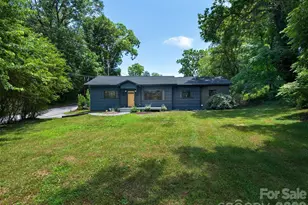 78 Travis St, Clyde, NC 28721 - Photo 2