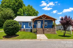 136 W Wilhemenia St, Marion, NC 28752 - Photo 2