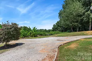 136 W Wilhemenia St, Marion, NC 28752 - Photo 6