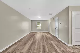 8500 4 Sisters Ln, Charlotte, NC 28215 - Photo 6