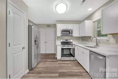 8500 Four Sisters Lane, Charlotte, NC 28215 - Photo 10