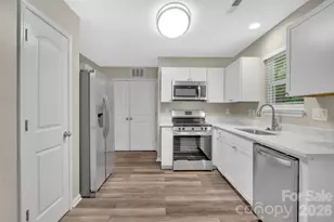 8500 4 Sisters Ln, Charlotte, NC 28215 - Photo 10