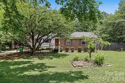 821 Ferrell Avenue, Charlotte, NC 28216 - Photo 2