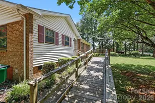821 Ferrell Ave, Charlotte, NC 28216 - Photo 6