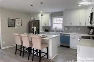 2411 Kimway Dr, Matthews, NC 28105 - Photo 2