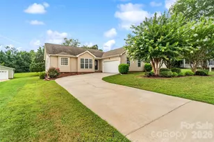 748 Chipmeadow Ln, York, SC 29745 - Photo 2
