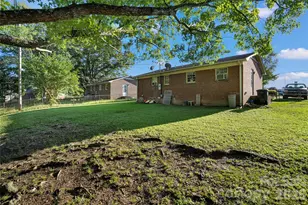 308 S Pine St, Dallas, NC 28034 - Photo 16