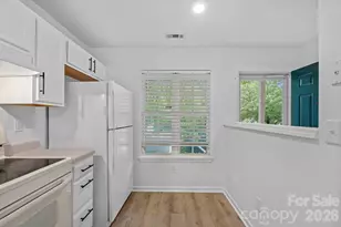 10822 Holly Ridge Blvd, Charlotte, NC 28216 - Photo 6