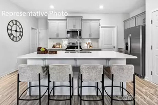 5129 Parker Forest Dr, Charlotte, NC 28215 - Photo 2