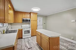 202 W Debby Dr, Shelby, NC 28152 - Photo 12