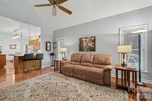 10010 Drawbridge Dr, Charlotte, NC 28215 - Photo 4