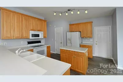 10402 Friarsgate Road, Huntersville, NC 28078 - Photo 2