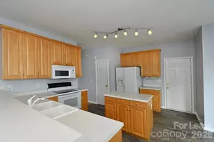 10402 Friarsgate Rd, Huntersville, NC 28078 - Photo 2