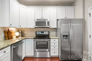 2429 Diplomat Ln, Charlotte, NC 28210 - Photo 4