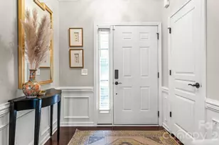 2429 Diplomat Ln, Charlotte, NC 28210 - Photo 2