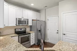 2429 Diplomat Ln, Charlotte, NC 28210 - Photo 6