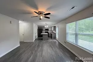 4828 Lynn Lee Cir, Charlotte, NC 28269 - Photo 2