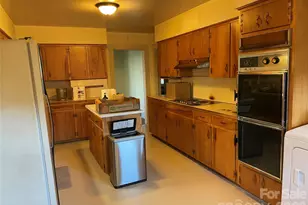 318 Academy St, Canton, NC 28716 - Photo 28