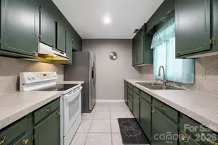 302 W Elm St, Wingate, NC 28174 - Photo 8