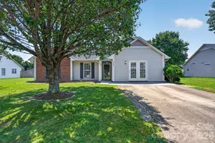 906 Woodhill Dr, Fletcher, NC 28732 - Photo 2