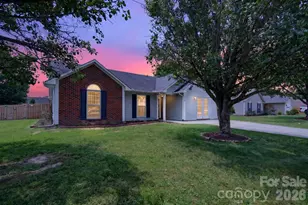 906 Woodhill Dr, Fletcher, NC 28732 - Photo 1