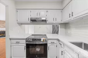 1612 Sharon Rd W, Charlotte, NC 28210 - Photo 10