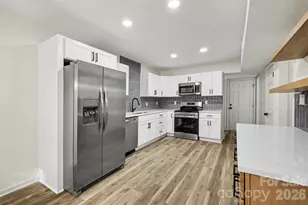 323 Whispering Pines Dr, Charlotte, NC 28217 - Photo 6
