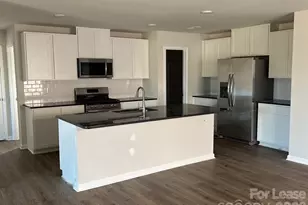 13304 Hampton Bay Ln, Charlotte, NC 28262 - Photo 2