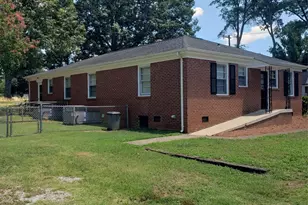 938 W Warren St, Shelby, NC 28150 - Photo 2