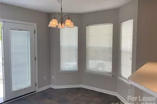 9112 Four Mile Crk Rd, Charlotte, NC 28277 - Photo 6