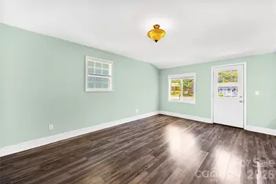 316 20th Avenue NE, Hickory, NC 28601 - Photo 10