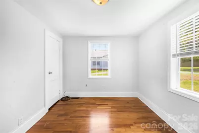 316 20th Avenue NE, Hickory, NC 28601 - Photo 18