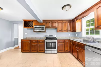 316 20th Avenue NE, Hickory, NC 28601 - Photo 6