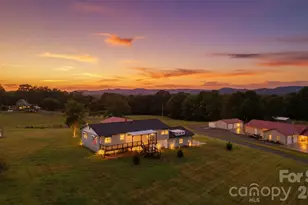 1127 Black Oak Ridge Rd, Taylorsville, NC 28681 - Photo 2