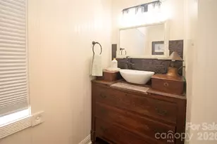 8301 Abercorn Ln, Charlotte, NC 28227 - Photo 18