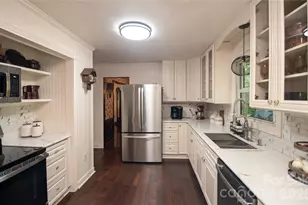 8301 Abercorn Ln, Charlotte, NC 28227 - Photo 12