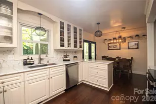 8301 Abercorn Ln, Charlotte, NC 28227 - Photo 10