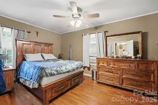 109 S Pine St, Lowell, NC 28098 - Photo 8