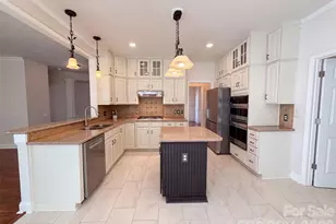 110 Lyman Oak Ct, Fort Mill, SC 29715 - Photo 2
