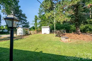 755 Edgerton Dr, Charlotte, NC 28213 - Photo 10
