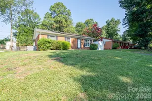 755 Edgerton Dr, Charlotte, NC 28213 - Photo 2
