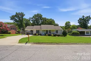 107 Wendover Dr, Lincolnton, NC 28092 - Photo 2