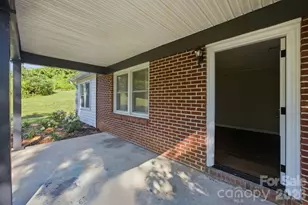 3123 Castle Ave, Hickory, NC 28601 - Photo 4