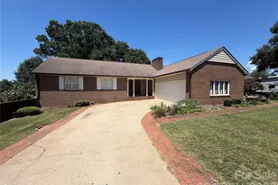 3721 9th Street Drive NE, Hickory, NC 28601 - Photo 2