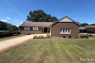 3721 9th Street Drive NE, Hickory, NC 28601 - Photo 1