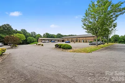 1855 6th Street SE, Hickory, NC 28602 - Photo 8