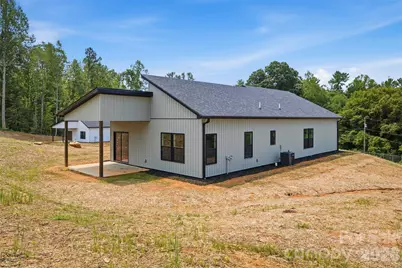 913 Overlook Drive SW, Lenoir, NC 28645 - Photo 2
