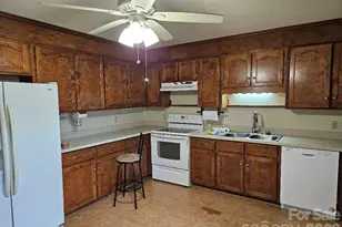 221 Pointe Cir, Rock Hill, SC 29732 - Photo 2