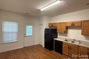 7033 Somerset Springs Dr, Charlotte, NC 28262 - Photo 4