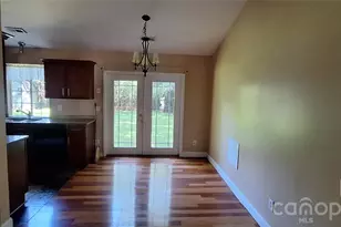 8804 Royal Scot Ln, Charlotte, NC 28227 - Photo 6
